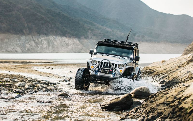 Cần tháo bớt hơi trong lốp xe