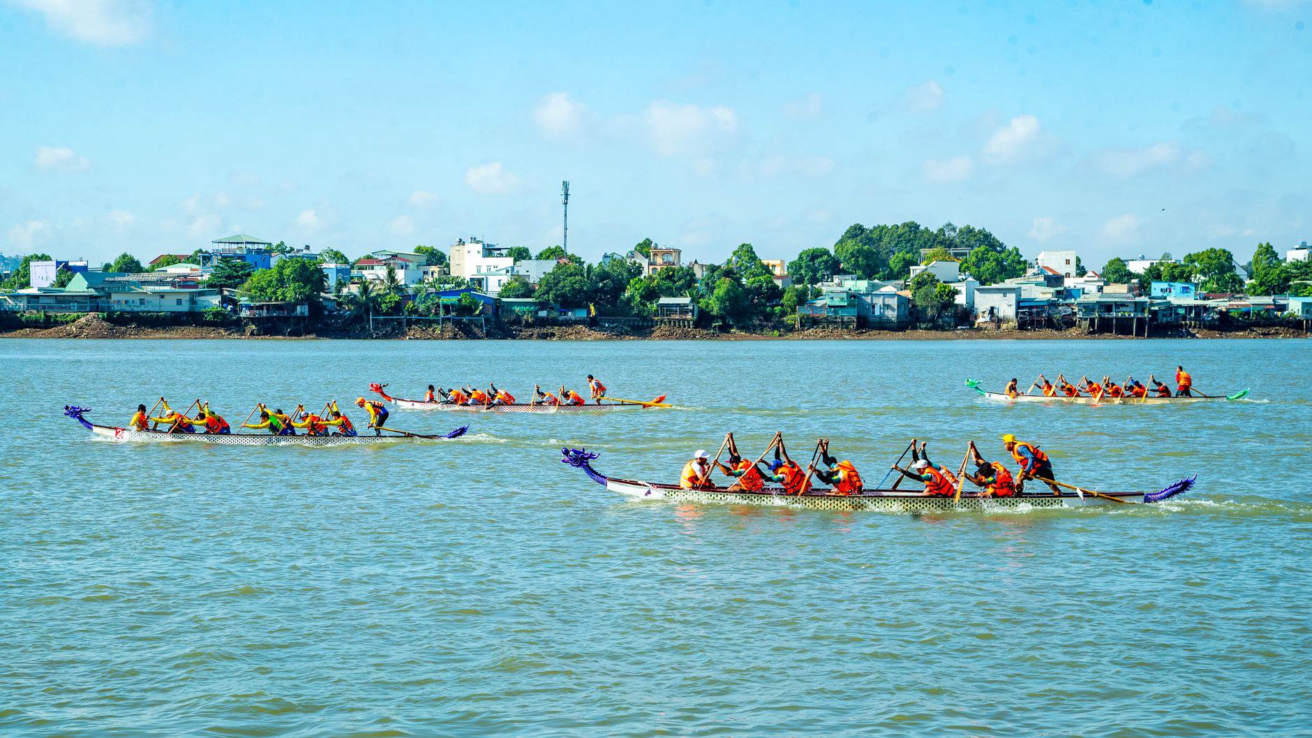 Hoạt động đoàn thể, ngoại khóa, thi đua qua chương trình tình nguyện hè cho học sinh THPT Hoạt động đoàn thể, ngoại khóa, thi đua qua chương trình tình nguyện hè cho học sinh THPT