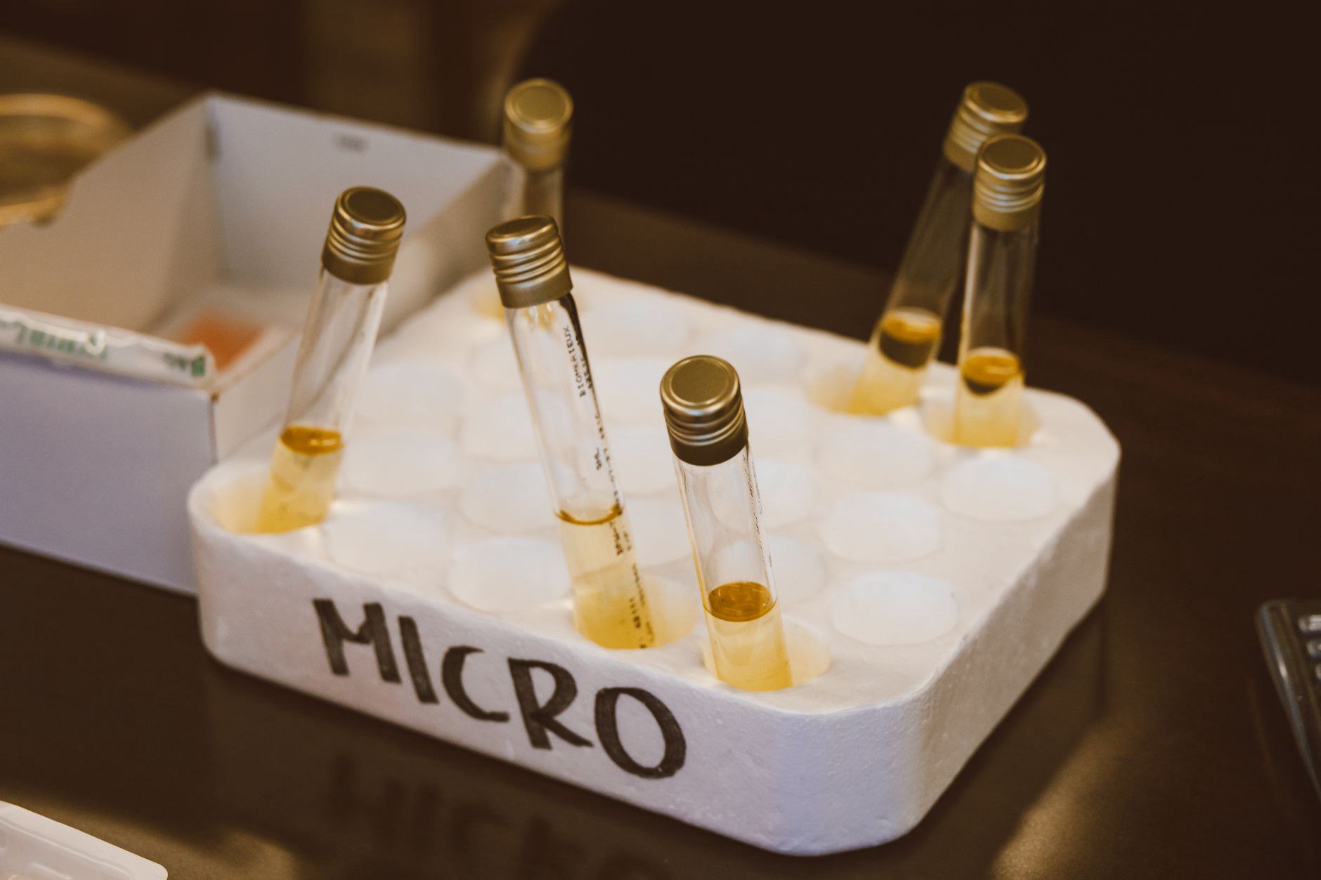 Học sinh khởi nghiệp thường gặp khó khăn khi lần đầu đặt hàng mẫu để test